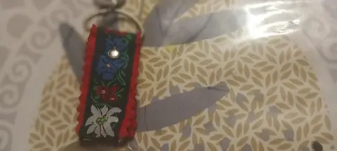 Un 🔑 trouve derrière ou à côté de Macdonald