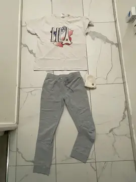 LOT, T-shirt pantalon de jogging et un gant