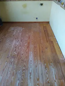 Parquet huilé environ 8 ou 9 m2