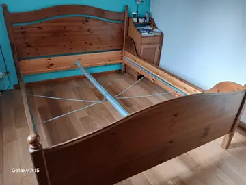 LIT IKEA EN BOIS DE 160 X 200 AVEC 2 SOMMIERS A LATTES SANS LE MATELAS