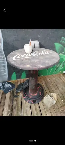 mange debout coca cola