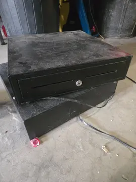 donne 2 tiroirs caisse enregistreuse