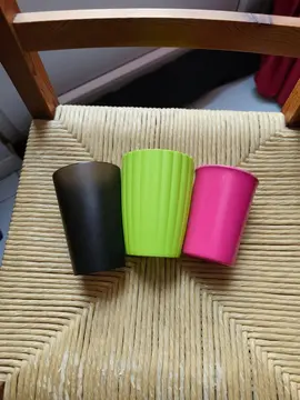 Lot 3 grand verre en plastique dur.