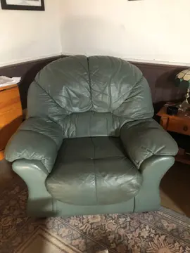 chaise en cuir verte