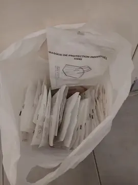 Lot de masques médicaux emballés individuellement