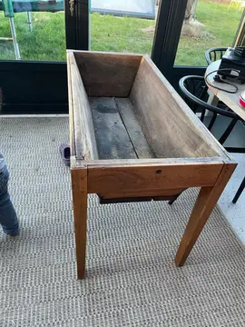 donne bas de pétrin ancien en bois massif.