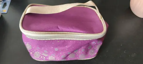 Trousse de toilette violette