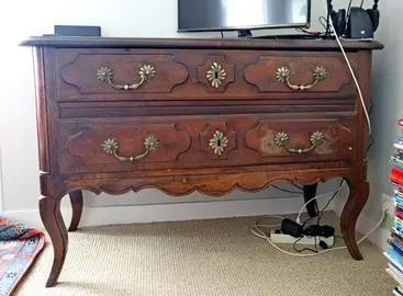 Commode un peu volumineuse