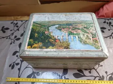 Grande boîte ancienne