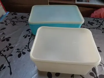 Boîtes en plastique