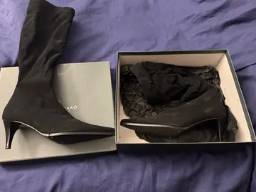 Bottes noires 38,5 bien lire l’annonce