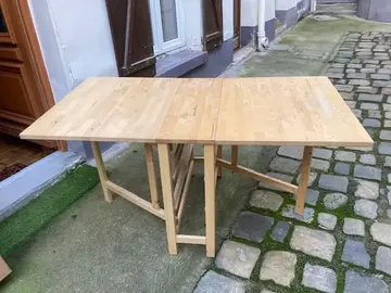 Table pliante en bois massif