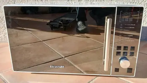 Four micro-ondes à réparer