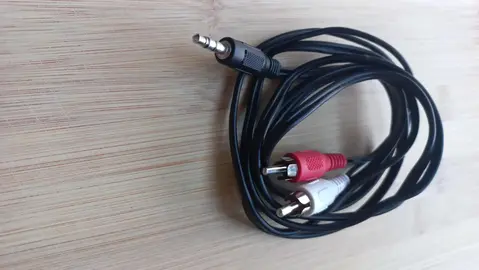 [Pour Gabriel] Câble Jack 3.5 (Mâle) vers 2 x RCA (Mâles) {#2}