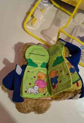peluche livre pour bébé