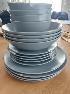 vaisselle Ikea grise