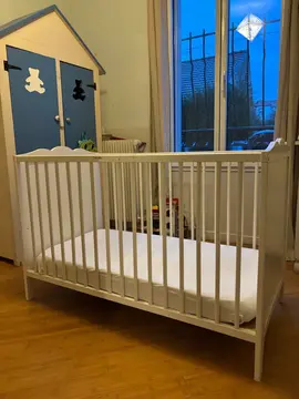 lit bébé en bois