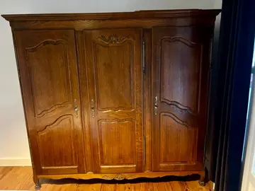 Donne armoire en bois massif
