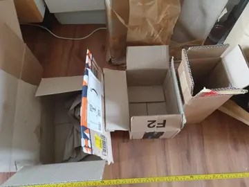 cartons déménagement , de taille moyenne et plus petits