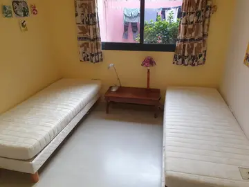 2 matelas fermes sans aucune tache