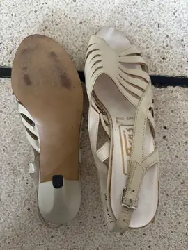 chaussures en cuir couleur blanc crème taille 38