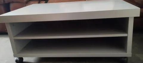 meuble tv à roulettes