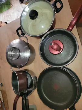 lot de casseroles , poêles ..