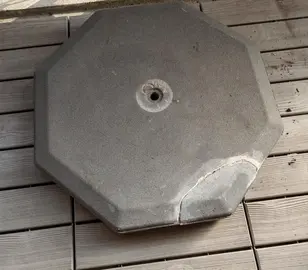 Pied en pierre pour parasol