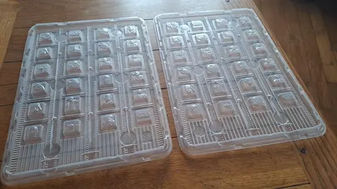 2 moules à chocolat