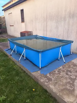 Donne Piscine tubulaire moteur neuf + filtres