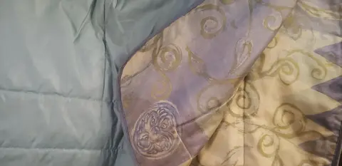 Paire de doubles rideaux, dessus de lit, voilage