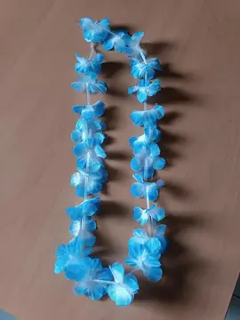 Collier fleurs bleu et blanc