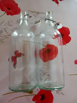 2 bouteilles en verre Ikéa