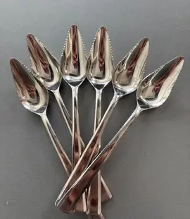 Cuillères à pamplemousse