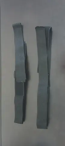 Deux sangles à scratch