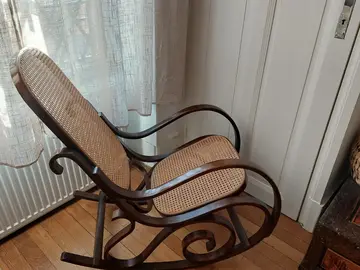 Rockin chair couleur noyer