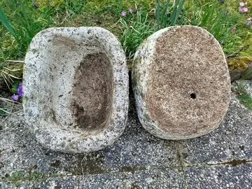 2 auges en béton ...