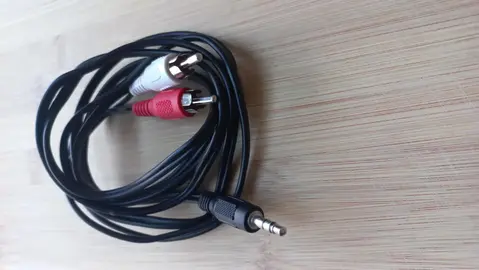 [Pour Gabriel] Câble Jack 3.5 (Mâle) vers 2 x RCA (Mâles) {#4}