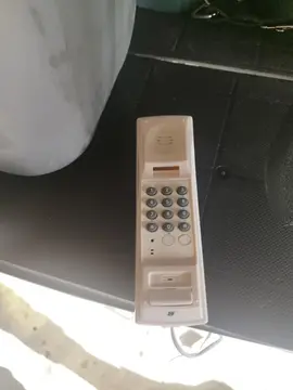 Donne téléphone filaire