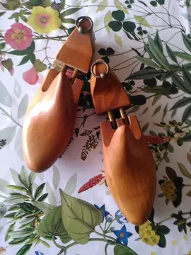 Embauchoirs chaussures en bois