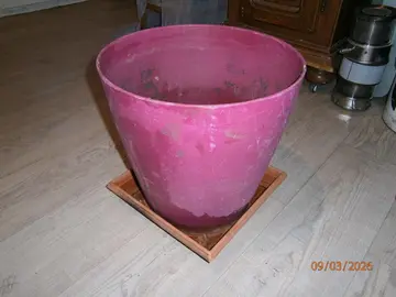 pot de fleure avec son reservoire de recuperation