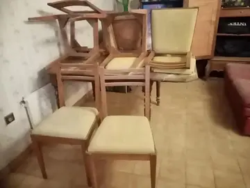table bois + - chaises