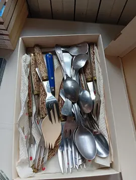 couverts (cuillère et fourchettes dessert)