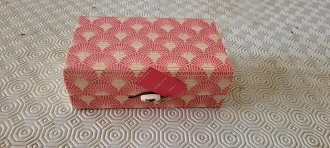 joli boîte vide en bambou