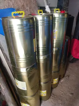 Bidons 25L vides ayant contenu de l'huile