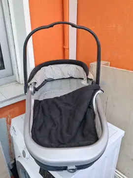 donne nacelle bébé