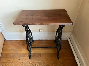 Table de machine à coudre ancienne