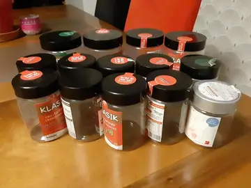 Pots en plastique vides