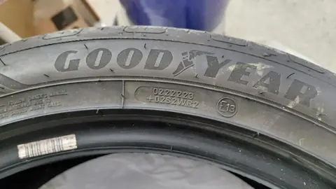 pneus voiture GOOD YEAR 215/50 R 18