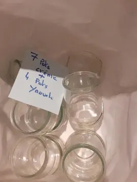 pot de yaourt et pot de crème